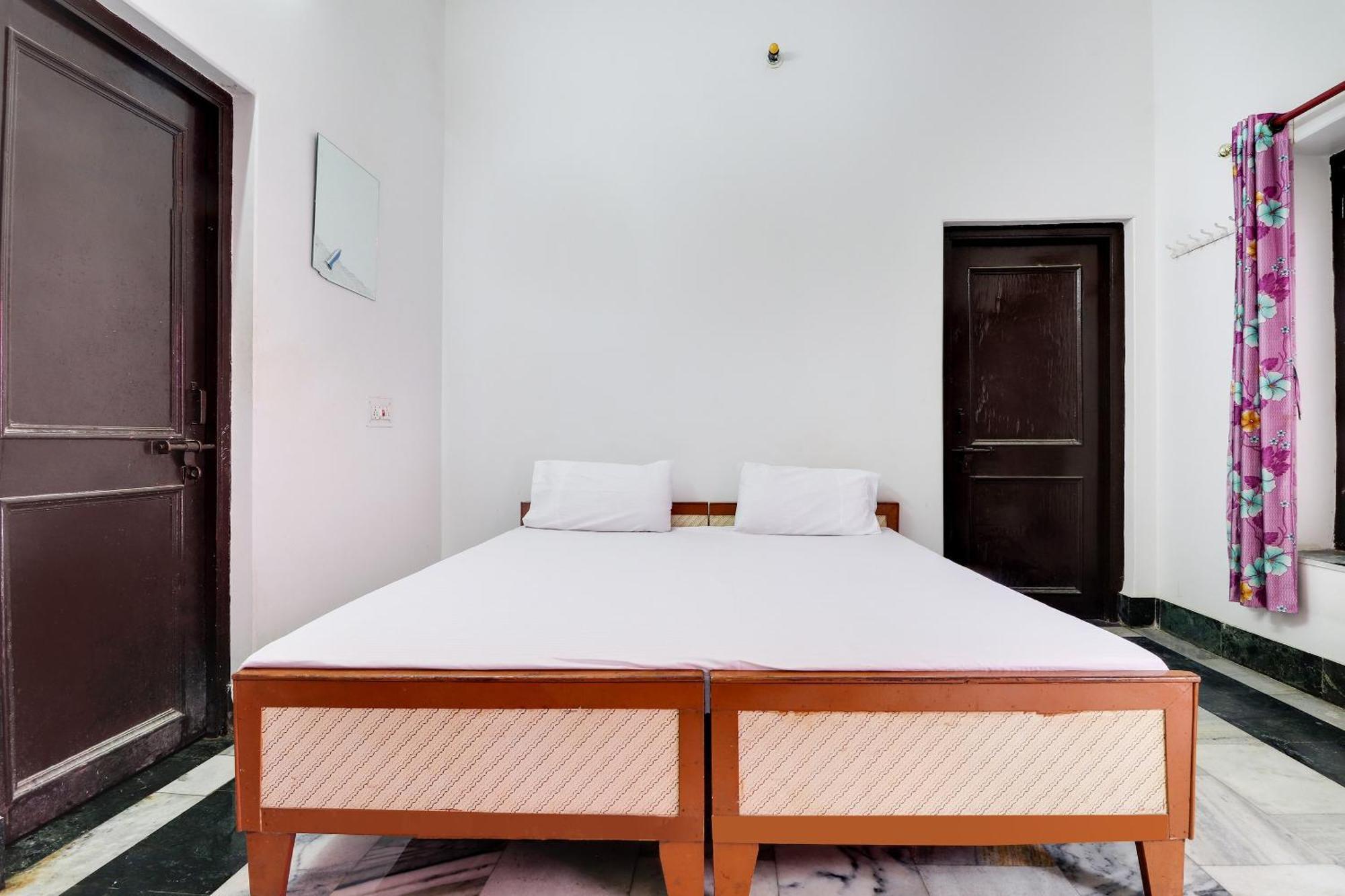 Ayodhya Hotel O Hanuman Bagh מראה חיצוני תמונה